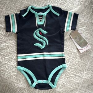❤️NWT NHL Seattle seahawks onsie 18 month